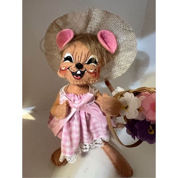 Annalee 2017 Springtime Easter Mouse 7” tall W/flowers - Picture 2 of 7